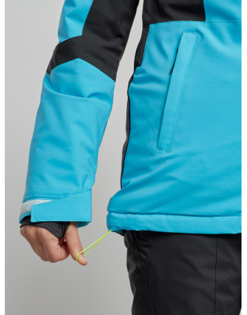 Женский горнолыжный костюм для зимних видов спорта.