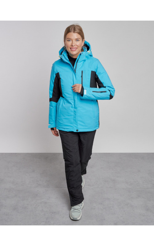 Женский горнолыжный костюм для зимних видов спорта.