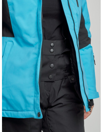 Женский горнолыжный костюм для зимних видов спорта.