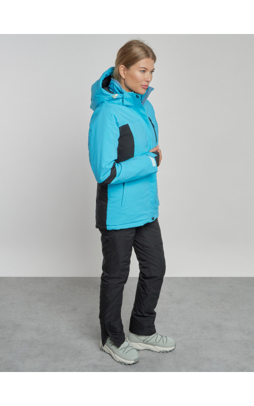 Женский горнолыжный костюм для зимних видов спорта.