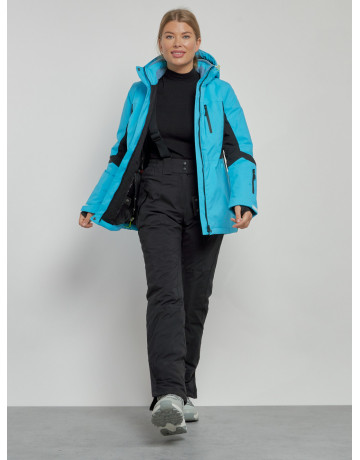 Женский горнолыжный костюм для зимних видов спорта.