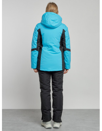 Женский горнолыжный костюм для зимних видов спорта.