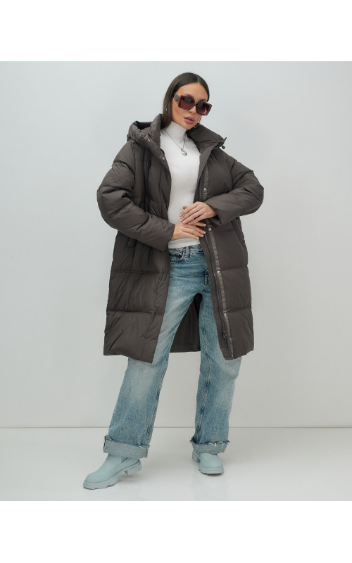 Длинный женский пуховик с капюшоном для зимы.