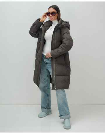 Длинный женский пуховик с капюшоном для зимы.