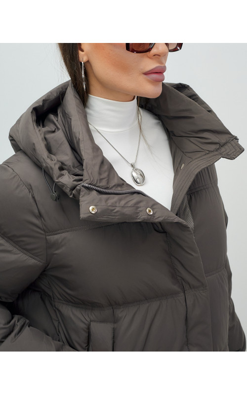 Длинный женский пуховик с капюшоном для зимы.