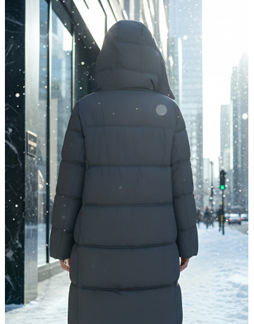 Длинный женский пуховик с капюшоном для зимы.