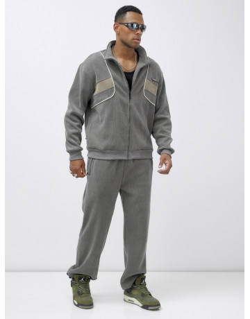 Утеплённый спортивный костюм для мужчин.