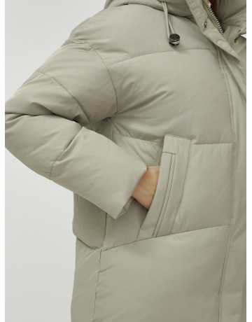 Зимний пуховик с утеплителем: стиль и комфорт.