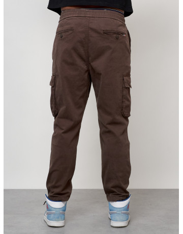 Мужские брюки зауженного кроя.