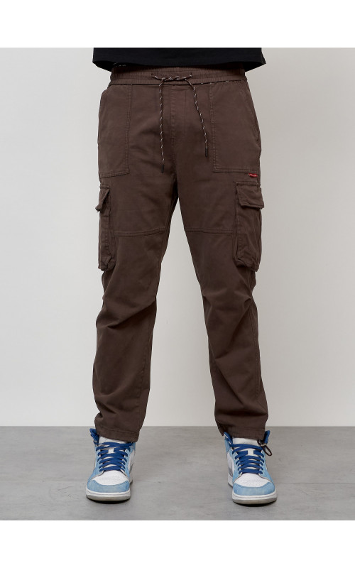 Мужские брюки зауженного кроя.