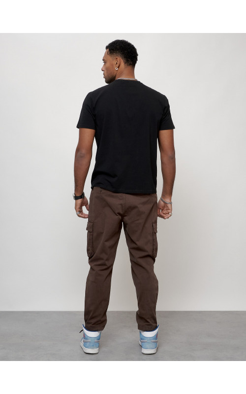 Мужские брюки зауженного кроя.