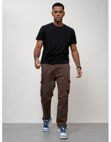 Мужские брюки зауженного кроя.