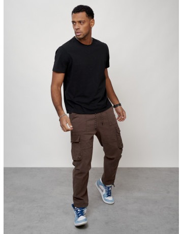 Мужские брюки зауженного кроя.