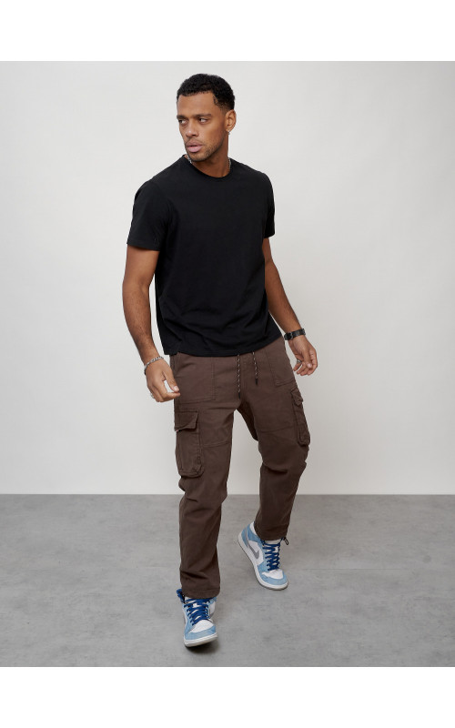 Мужские брюки зауженного кроя.