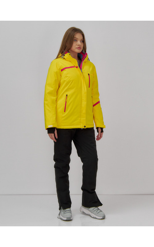 Женская горнолыжная куртка: идеальная посадка и тепло.