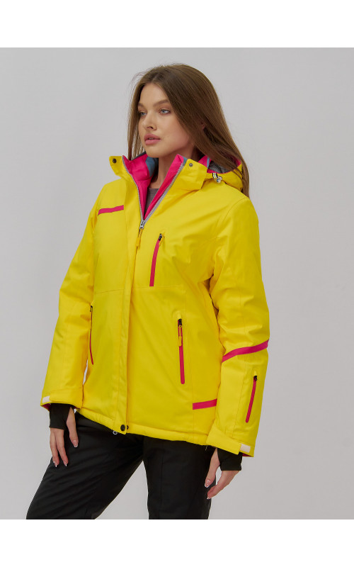 Женская горнолыжная куртка: идеальная посадка и тепло.