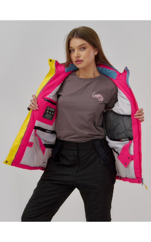 Женская горнолыжная куртка: идеальная посадка и тепло.