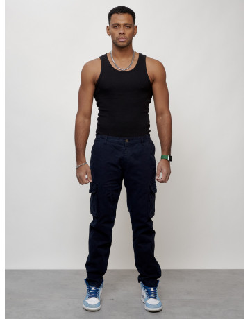 Мужские брюки зауженного кроя.