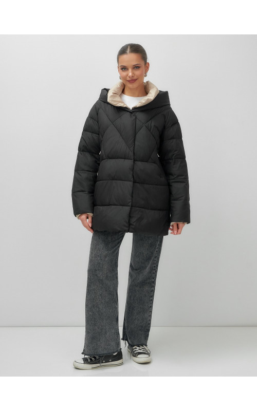 Утеплённый женский пуховик большого размера с капюшоном.