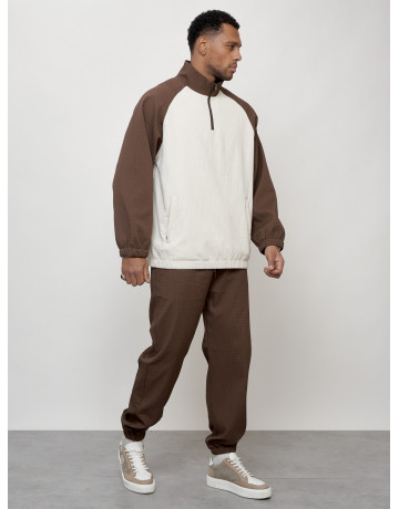 Мужской спортивный костюм для активного отдыха и повседневной носки.