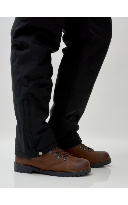 Мужской горнолыжный костюм для зимних приключений.