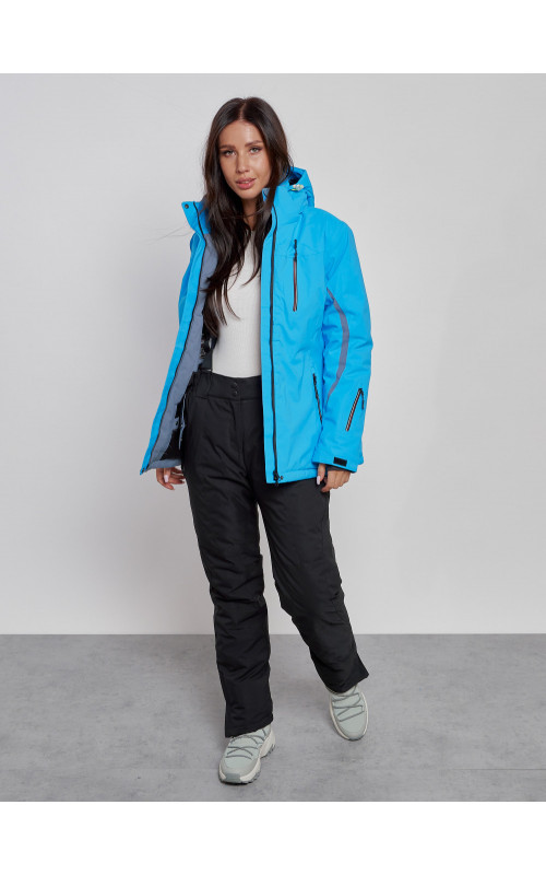 Женский горнолыжный костюм для зимних прогулок и спорта.