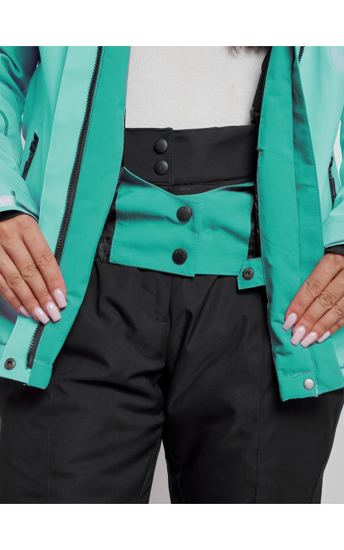 Женский горнолыжный костюм для зимних прогулок и спорта.