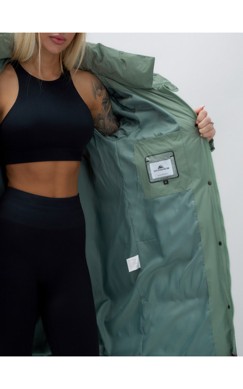 Тёплый женский пуховик с капюшоном до колена.