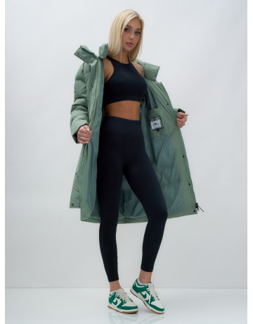 Тёплый женский пуховик с капюшоном до колена.