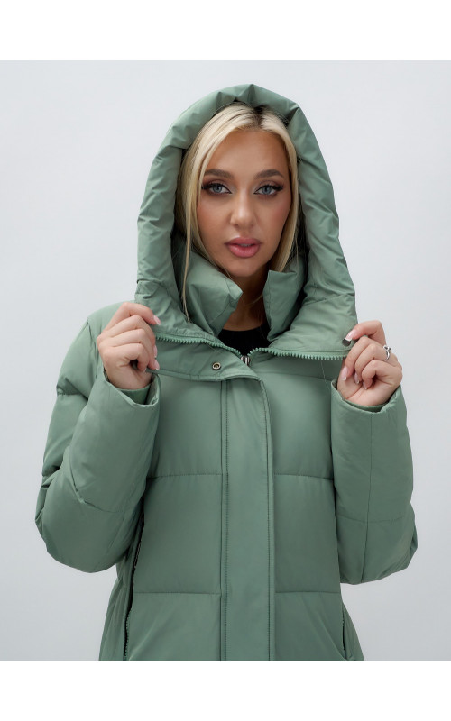 Тёплый женский пуховик с капюшоном до колена.