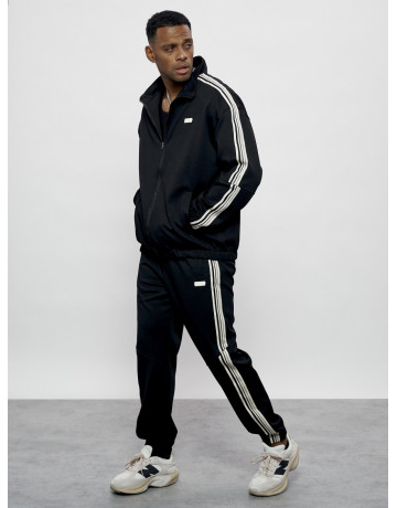 Мужской спортивный костюм.