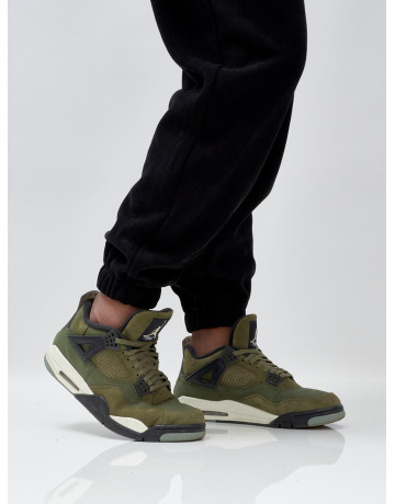 Утеплённый демисезонный костюм для мужчин свободного кроя.