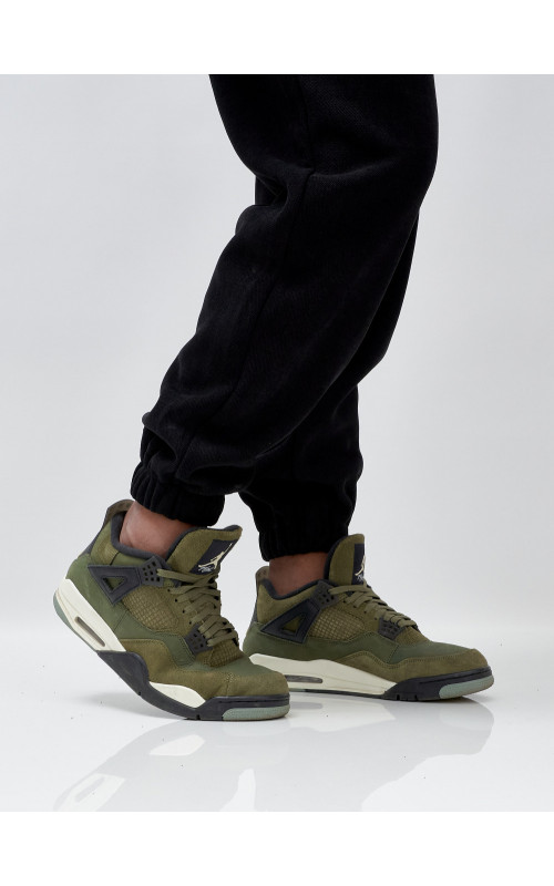 Утеплённый демисезонный костюм для мужчин свободного кроя.