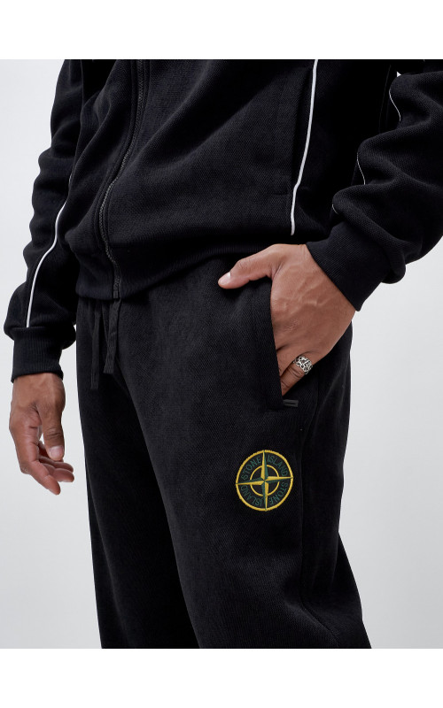 Утеплённый демисезонный костюм для мужчин свободного кроя.