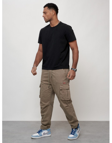 Мужские брюки зауженного кроя.