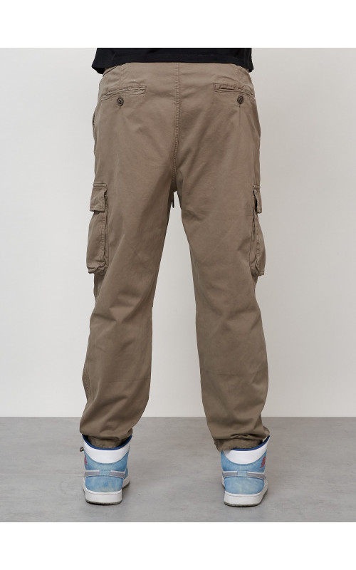 Мужские брюки зауженного кроя.