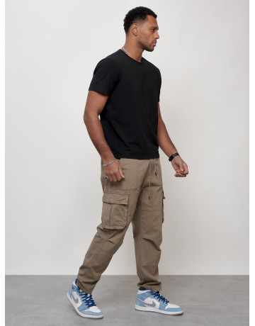 Мужские брюки зауженного кроя.