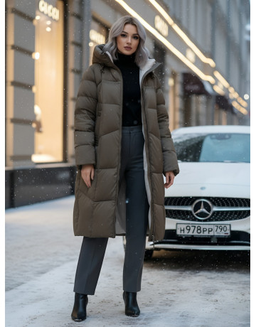 Длинный пуховик для женщин с капюшоном.