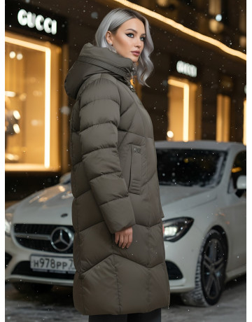 Длинный пуховик для женщин с капюшоном.