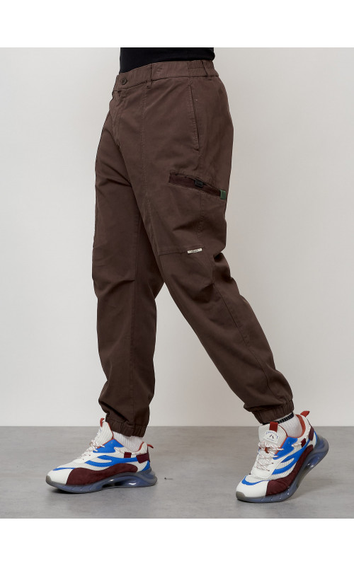 Мужские брюки зауженного кроя.