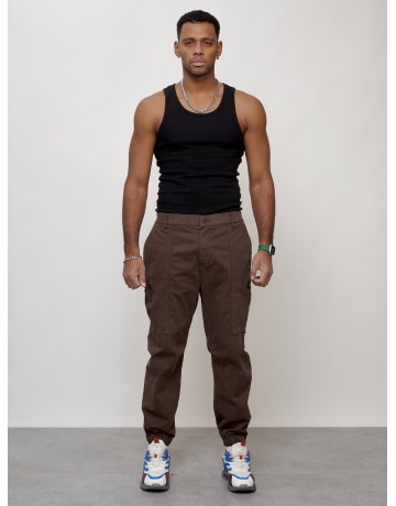 Мужские брюки зауженного кроя.