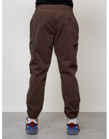 Мужские брюки зауженного кроя.