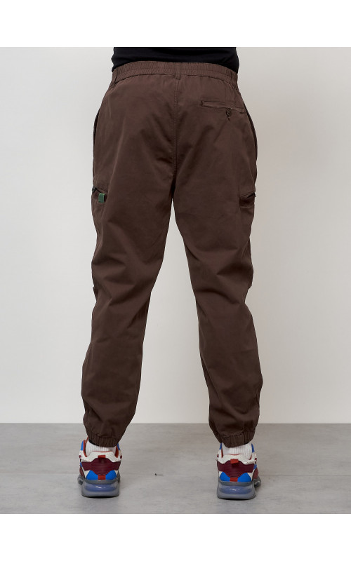 Мужские брюки зауженного кроя.