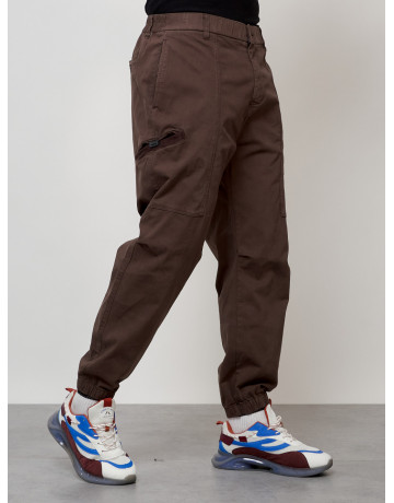 Мужские брюки зауженного кроя.