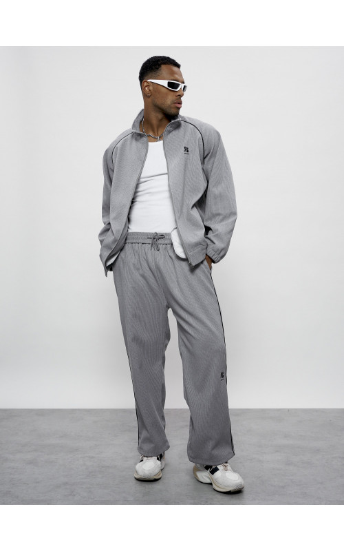 Мужской спортивный костюм для активного образа жизни.