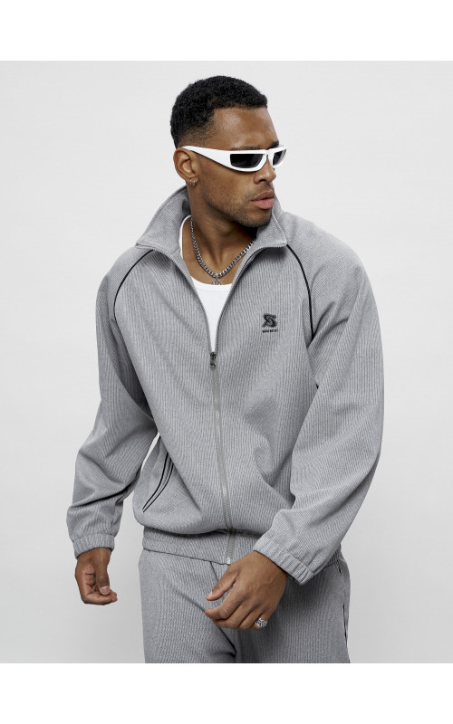 Мужской спортивный костюм для активного образа жизни.