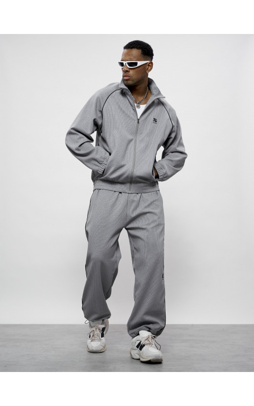 Мужской спортивный костюм для активного образа жизни.