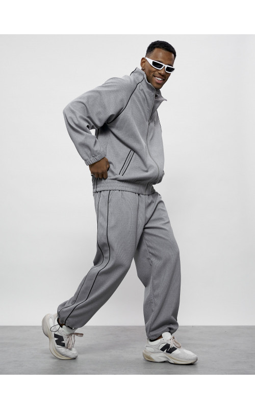 Мужской спортивный костюм для активного образа жизни.