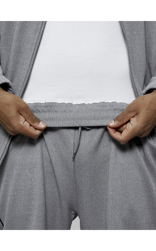 Мужской спортивный костюм для активного образа жизни.