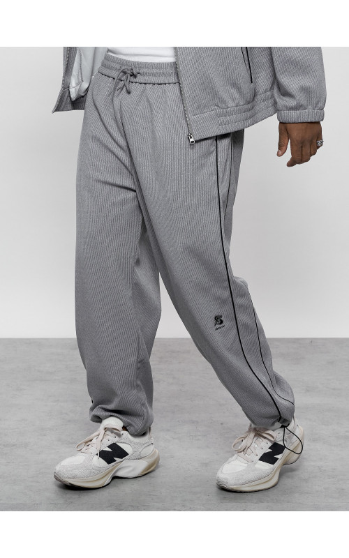 Мужской спортивный костюм для активного образа жизни.